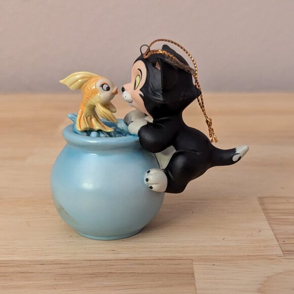 WDCC Figaro and Cleo ornament "Purrfect Kiss" from Pinocchio new in Box with COA - Picture 1 of 12